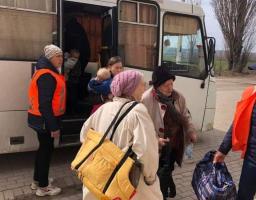 Автобуси на вас чекають щодня - виїздіть, доки росіяни не влаштували пекло, - Сергій Гайдай