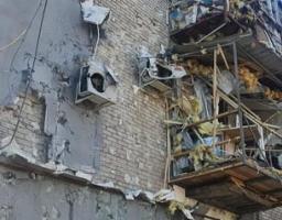 По сімох будинках влучили снаряди росіян, поранено чотирьох людей, до лікарні в Сєвєродонецьку доставлено партію медикаментів, – Сергій Гайдай