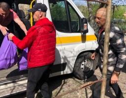 Родина з Попасної дві доби вибиралася з міста, людей зустріли і евакуювали, – Сергій Гайдай