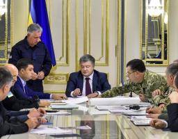 Стратегічні об’єкти мають бути захищені, а винні у вибухах на військових складах притягнуті до відповідальності – Президент щодо ситуації під Калинівкою