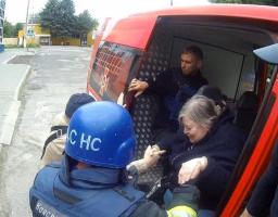 Евакуювали трьох жителів Лисичанська, сєвєродончанин задля порятунку проїхав 65 км на велосипеді, - Сергій Гайдай