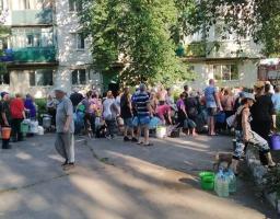 Рятувальники доставили жителям Лисичанська за добу 300 кг продуктів та 40 тонн води, ще 2 тонни харчів готові до відправлення