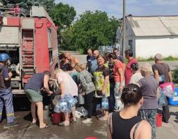 Рятувальники розвезли по Лисичанську 48 тонн води, їжу, а також евакуювали людей