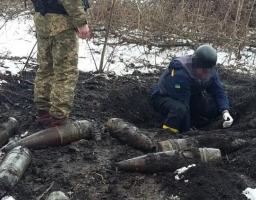 СБУ виявила схрони бойовиків зі снарядами далекобійної артилерії