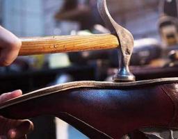 Треба жити далі: у Мукачевому відновлює власну справу житель Попасної