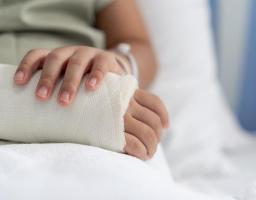 Що робити, коли ваша дитина отримала поранення через війну?