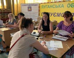 Гуманітарні набори поштою отримали 2123 переселенця із Сєвєродонецька. Загалом допомогу надано 11612 жителям громади