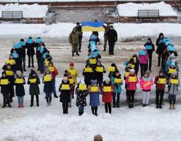 Станиця Луганська приєдналась до флешмобу #Тризубгуртує