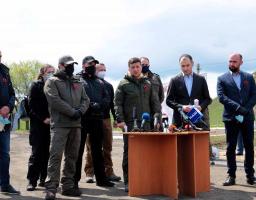 Це одна з пріоритетних нових автодоріг для країни, – Президент України перевірив перебіг ремонту автошляху від Станиці Луганської до Сєвєродонецька