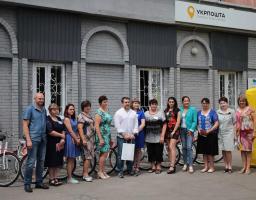 Кращі сільські поштові відділення Луганщини отримали від Сергія Гайдая велосипеди