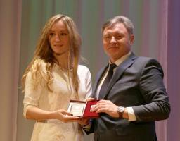 Юрій Гарбуз вручив державні та обласні нагороди кращим спортсменам Луганщини