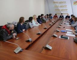 Активісти Потягу Єднання України поспілкувалися з освітянами та громадськістю Луганщини