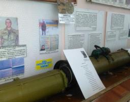 У Попаснянському краєзнавчому музеї відкрили тематичну виставку «Вони для нас виборюють життя»