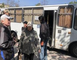 До Дніпра вже прямують 34 лисичанина та житель Попаснянської громади: евакуаційне авто потрапило під обстріл, – Сергій Гайдай