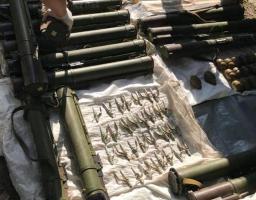 Учасникам організованого злочинного угруповання, викритим СБУ на збуті зброї у зоні проведення ООС, оголошено про підозру