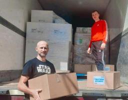 До гуманітарного штабу для переселенців з Луганщини в Києві надійшли продукти харчування та засоби гігієни від благодійників 