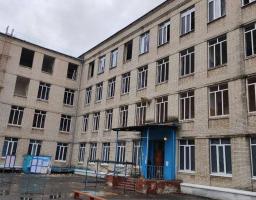 У Сєвєродонецьку 840 учнів отримують завдання на подвір’ях шкіл, навчаються самостійно вдома без світла та Інтернету