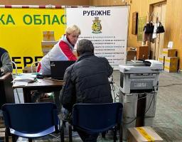 Понад 650 наборів гуманітарної допомоги надіслано поштою переселенцям з Рубіжного у вересні