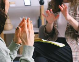 Допомога психолога надається переселенцям з Луганщини у Києві