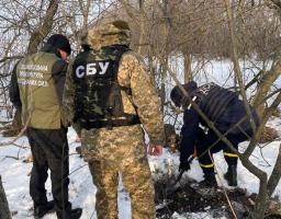СБУ виявила схрони бойовиків поблизу лінії розмежування: вилучено майже 19 кілограмів тротилу і арсенал боєприпасів