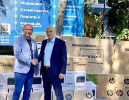 Випускник Луганського державного медичного університету подарував двічі евакуйованому вишу нове обладнання. Цьогоріч до закладу вступили майже 300 осіб