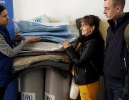 За минулі три дні майже 350 жителів Луганщини отримали матраци, ковдри і подушки в гуманітарному штабі Лисичанської громади, розташованому в Дніпрі