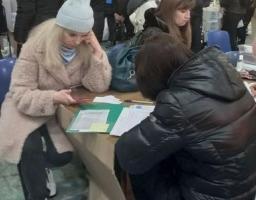 На базі гумхабу Сєвєродонецька у Дніпрі видають матраци, ковдри, подушки, постільні набори