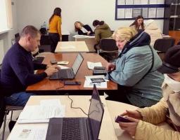 Протягом тижня близько 150 луганчан записались на отримання допомоги у хабі в Чернівцях