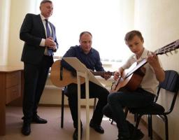 Юрій Гарбуз у Міловській дитячий школі мистецтв: «Нехай творчої молоді з кожним днем буде більше»