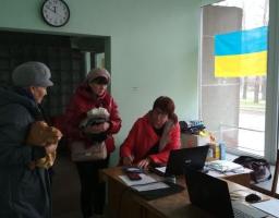 Майже 3300 продуктових наборів надіслано і видано луганським переселенцям штабами Попаснянської громади на цьому тижні