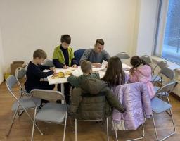 У гуманітарному хабі у Вінниці для дітей молодшого шкільного віку проходять заняття із психосоціальної підтримки