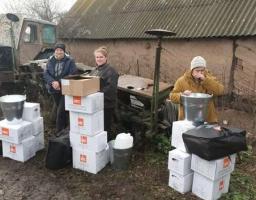 Наші патрульні поліцейські допомогли доставити гуманітарні набори людям, що залишаються на звільнених територіях Луганщини