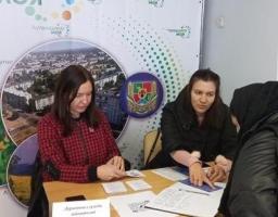 Одяг, продукти харчування, допомога юриста, психолога, лікаря, служби зайнятості - у гуманітарному штабі у Львові