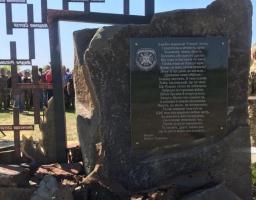 На Новоайдарщині відкрито пам’ятний знак загиблим від ворожого обстрілу в вересні 2014-го українським воїнам