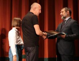 Сергій Гайдай вручив сертифікати на оздоровлення та отримання будинку захисникам України та ноутбуки синам загиблих героїв