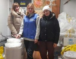 У Києві штабом із Кремінної вже видано 500 переселенцям ковдри, матраци, подушки, 500 – гігієнічні набори, 250 – посуд