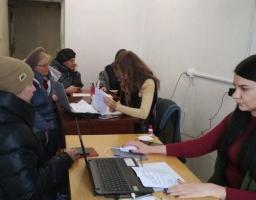 Більше 1 300 переселенців на цьому тижні отримали в хабах Попаснянської громади в Харкові, Черкасах та Новомосковську продукти харчування, понад 1 000 – одяг та взуття