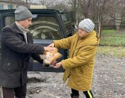 Жителям Макіївки та Новоселівського доставлено гуманітарну допомогу