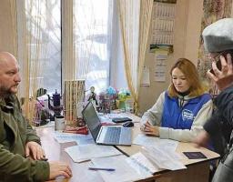 У Києві переселенці з Луганщини на цьому тижні отримали 1 000 «теплих» та 400 наборів посуду