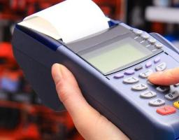  Зняти готівку з карти громандяни можуть при розрахунку в магазинах – додано перелік