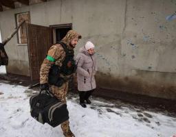 Із Невського евакуйовано ще одну мешканку - через російські обстріли люди там сидять у підвалах днями