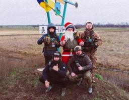 У звільнене Невське поліцейські Луганщини та волонтери доставили подарунки до Новорічних свят та гуманітарну допомогу