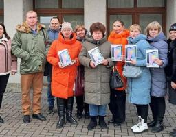 165 планшетів для навчання дітей Луганської області передав Уряд Республіки Корея