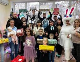 Діти-переселенці з Луганщини у Дніпрі долучилися до святкового марафону подарунків