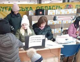 ВПО з Луганщини у Сєвєродонецькому гумхабі в Дніпрі за тиждень видано понад 1100 продуктових наборів та 153 пакунки побутової хімії