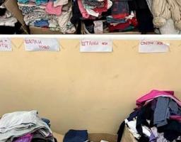 Одяг для дітей та дорослих, взуття, дитячі підгузки, спальні мішки для немовлят та засоби жіночої гігієни є в наявності в хабі Лисичанської громади в Дніпрі