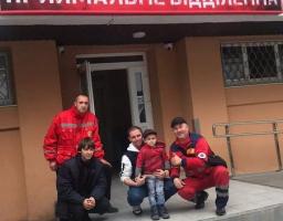 Петрович: хлопчикам, яких нацгвардійці врятували в Рубіжному, Катерина Безгинська передала гуманітарну допомогу