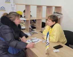 Ще близько 350 наборів продуктової допомоги отримали переселенці з Луганщини, що знайшли прихисток на Буковині