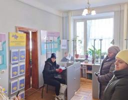 Червоний Хрест у Хмельницькому допомагає ВПО з Луганщини