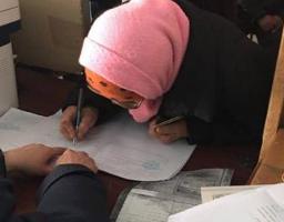 Евакуйовані жителі Макіївки отримали пенсії в Лимані